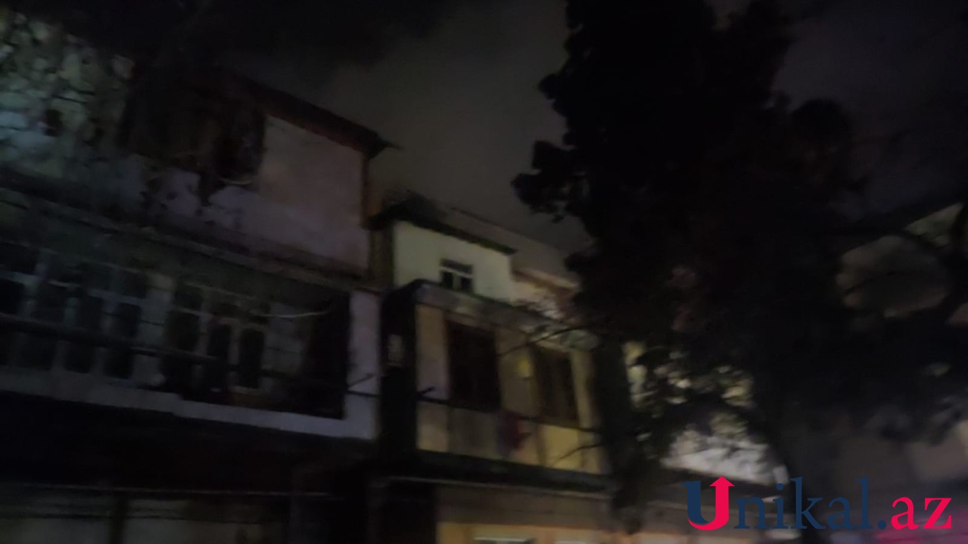 Gəncədə yaşayış binasındakı yanğın söndürüldü - FOTOLAR (YENİLƏNİB)